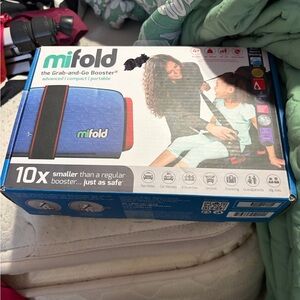 Mifold Grab-and-Go Booster Seat